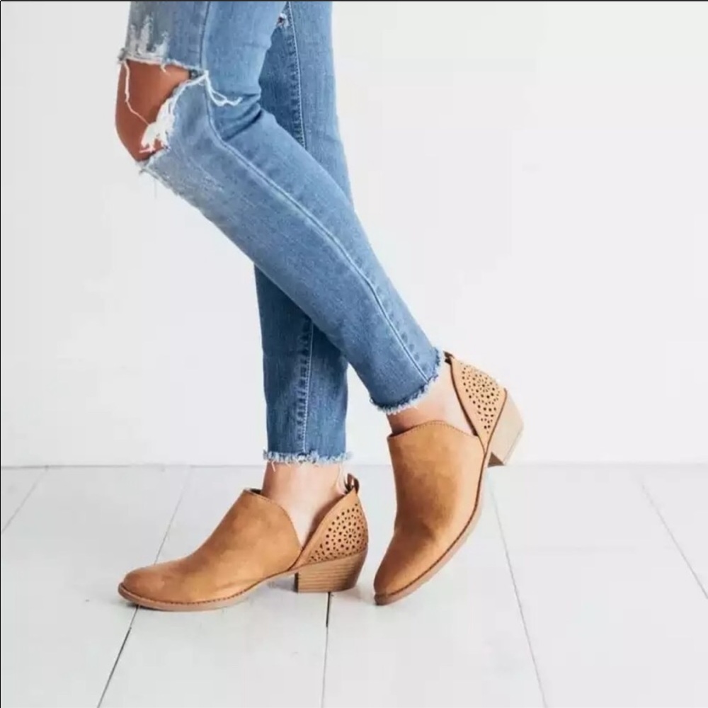 LAST one! SZ 8.5 Laser Cut Camel Low Ankle Booties - Picture 4 of 4